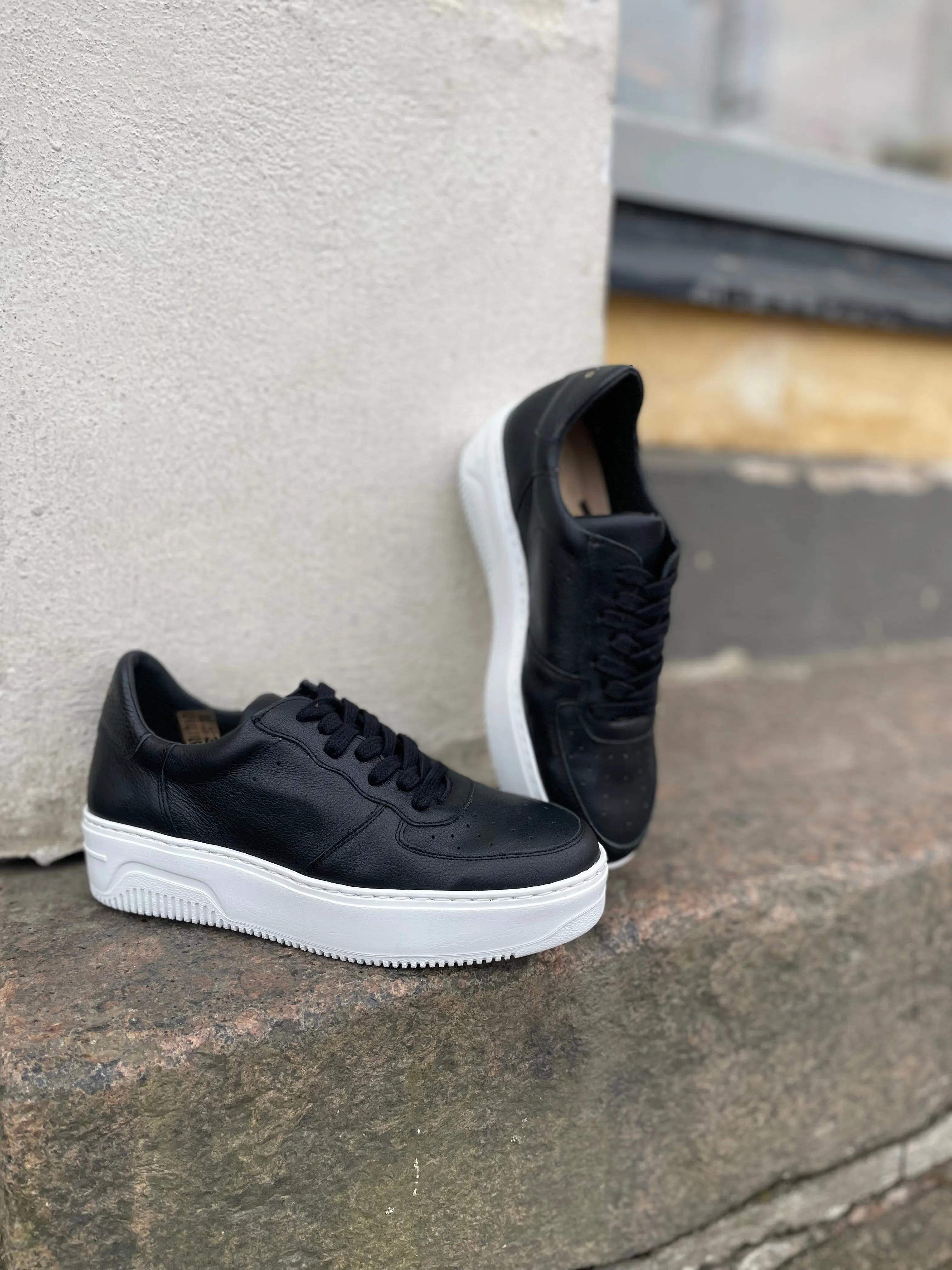 KMB - Sienna Sneaker Black