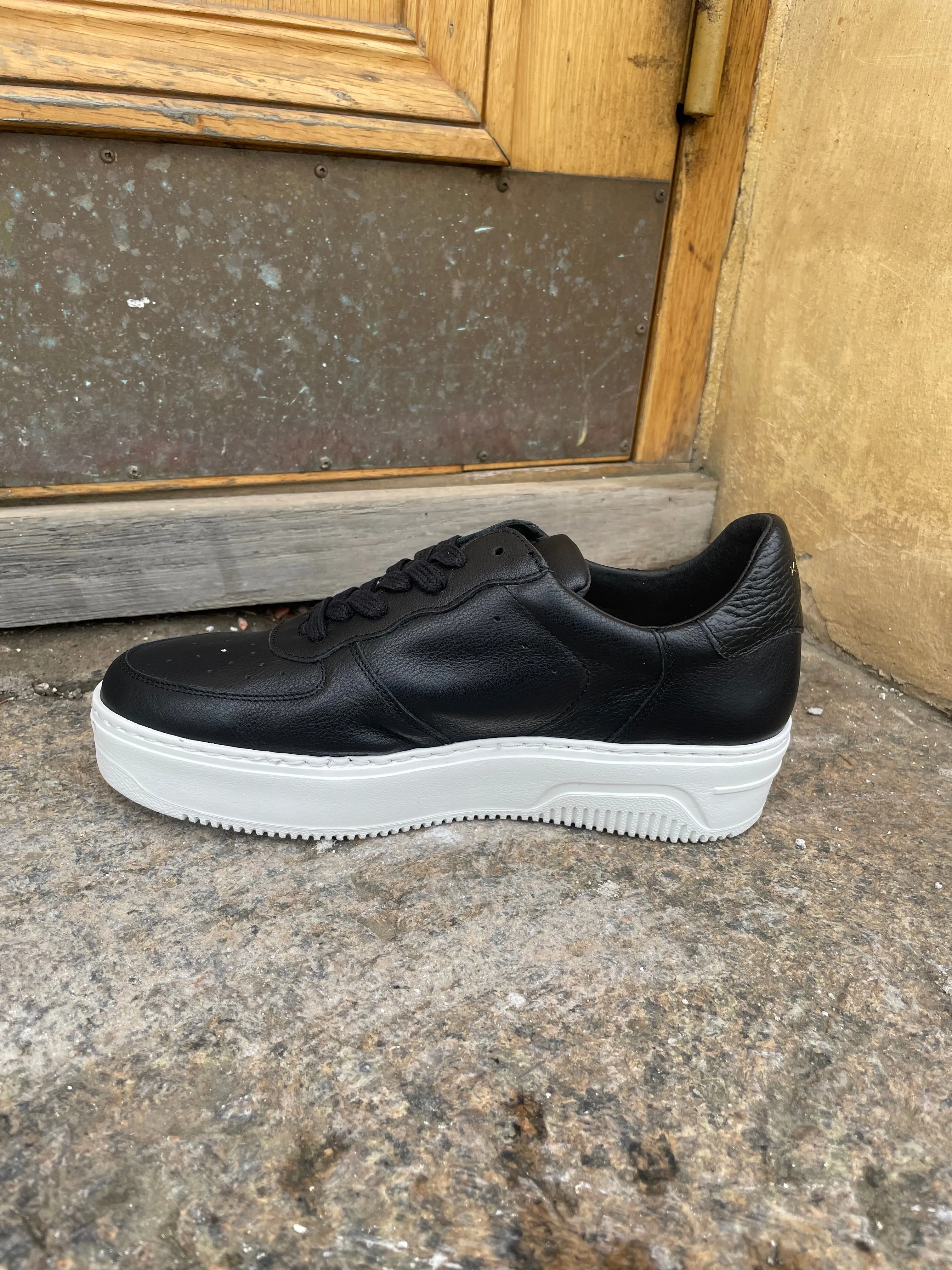 KMB - Sienna Sneaker Black